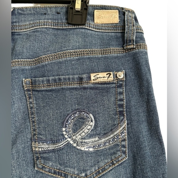 Seven 7 Distressed Denim Bermuda Shorts Size 10 Clam Digger Stretch Mid Rise - Picture 8 of 10